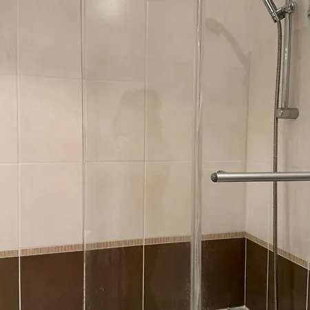 Apartament 2 Chambres, Securise, Parking, Climatisation, Eurexpo Ldlc Arena *